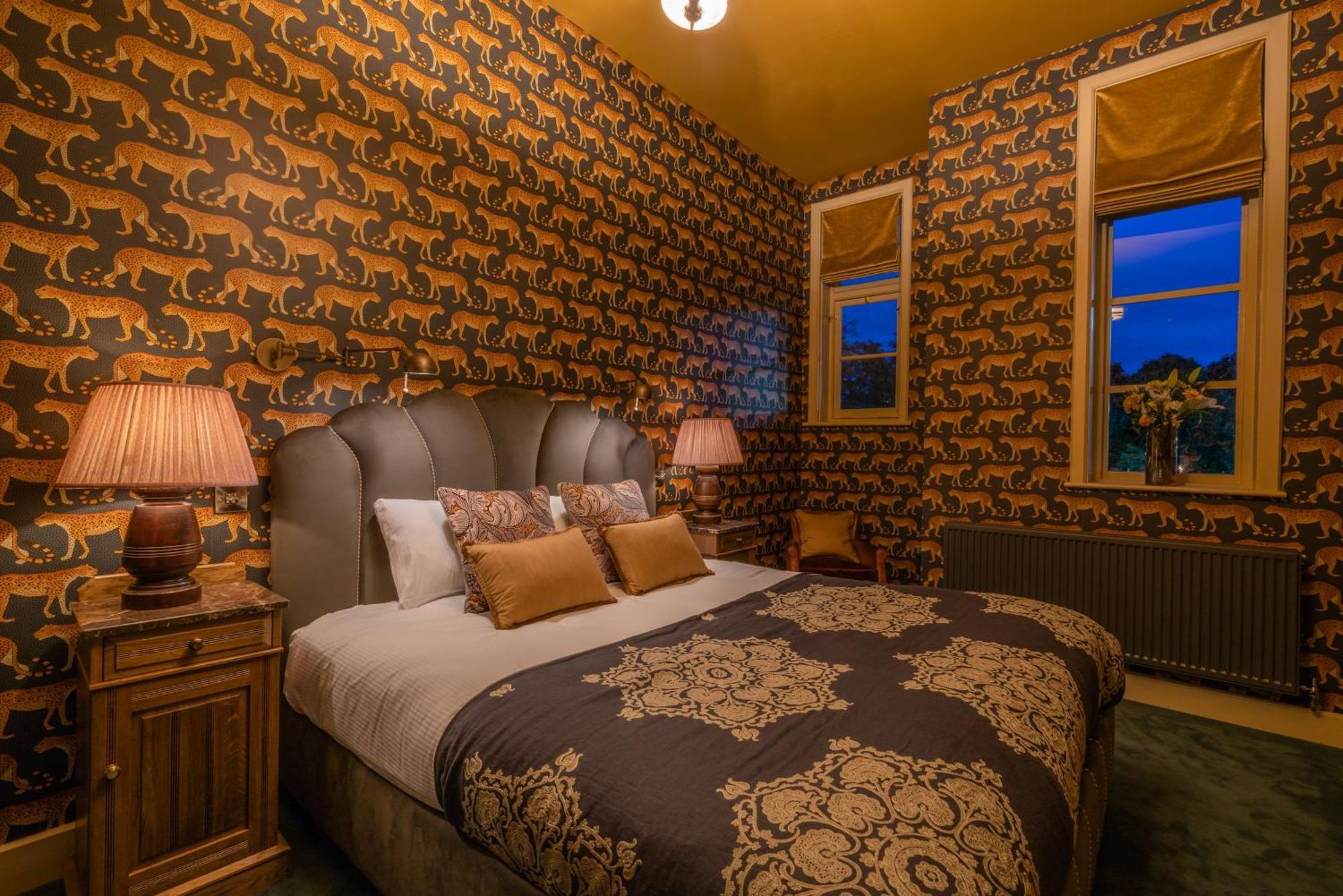 Albero Bedrooms เบดฟอร์ด ภายนอก รูปภาพ